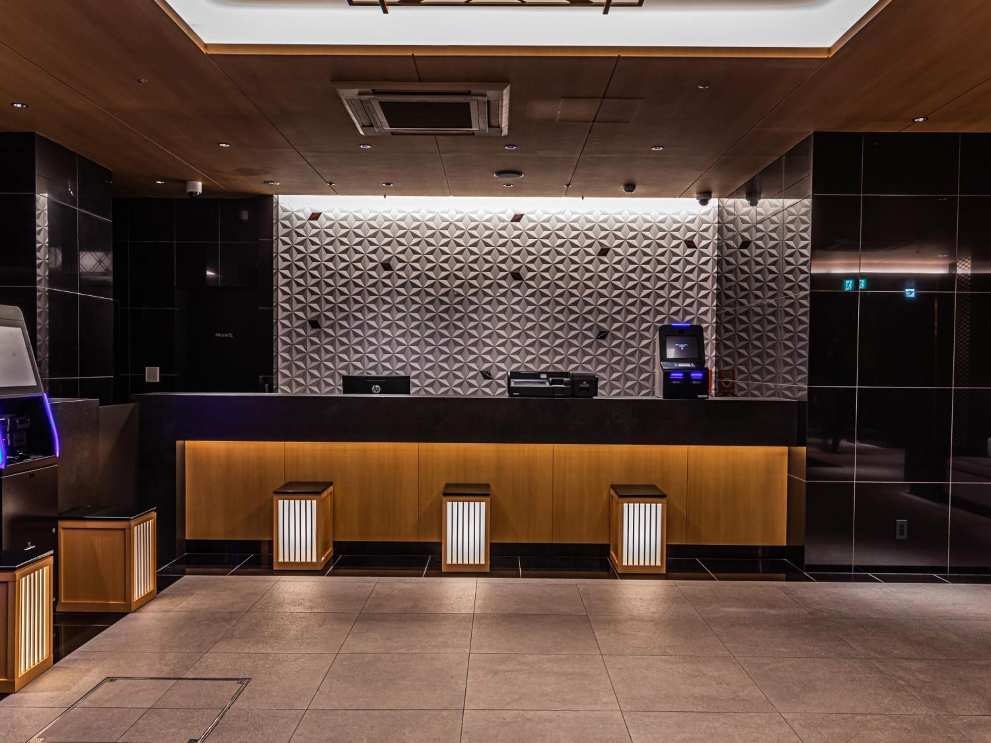 Apa Hotel Shin Osaka Eki Tower Bagian luar foto